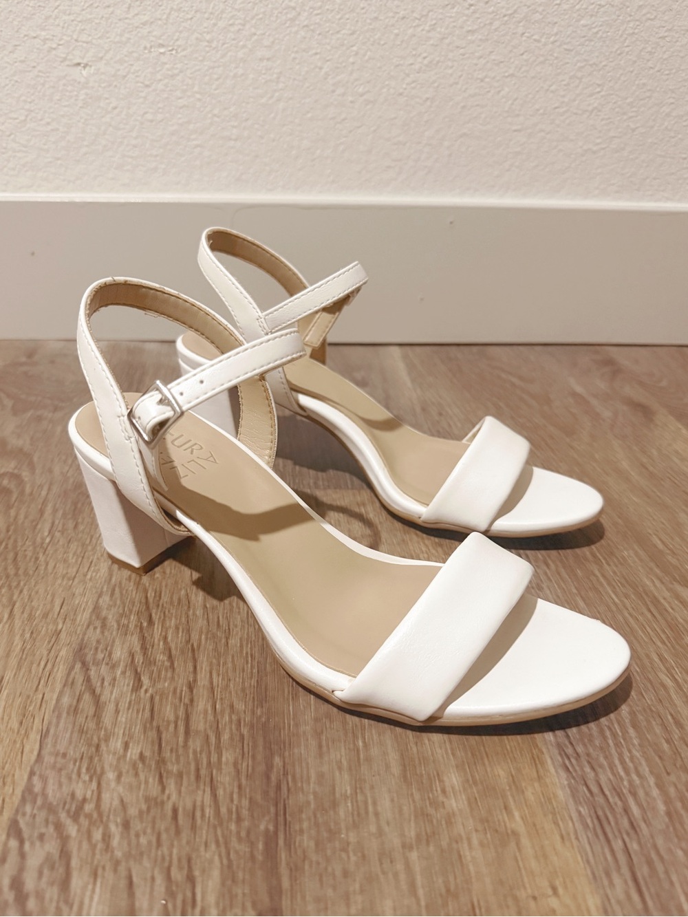 Naturalizer Women’s White Block Heel Sandals - size 6.5